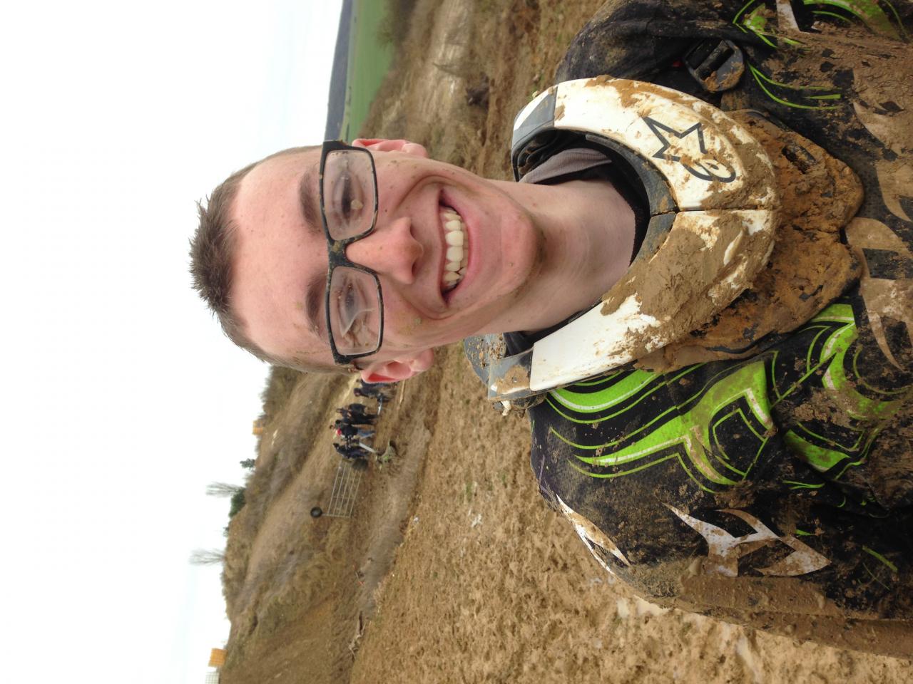 Hugo, heureux dans la boue 