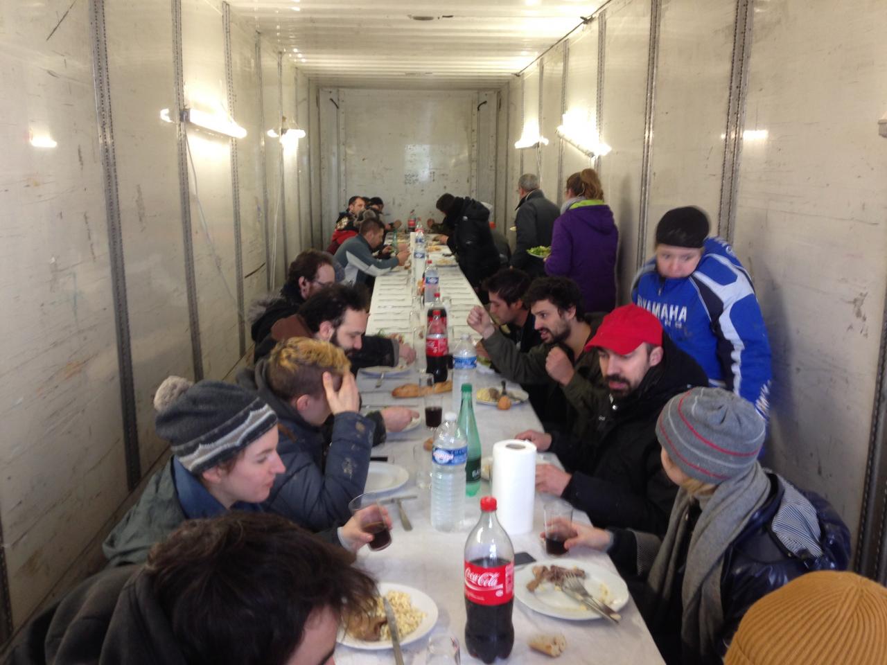 Repas dans la remorque Comaldis